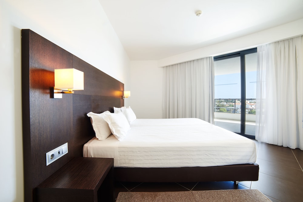 RR Alvor Baía Resort — Hotel rooms in Alvor, Faro