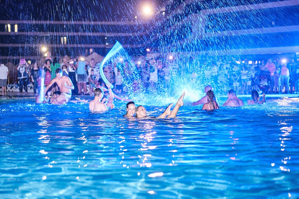 RR Alvor Baía Resort — Swimming pool in Alvor, Faro