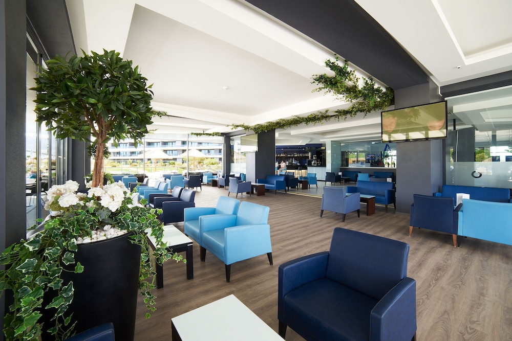 RR Alvor Baía Resort — Restaurant & bars in Alvor, Faro
