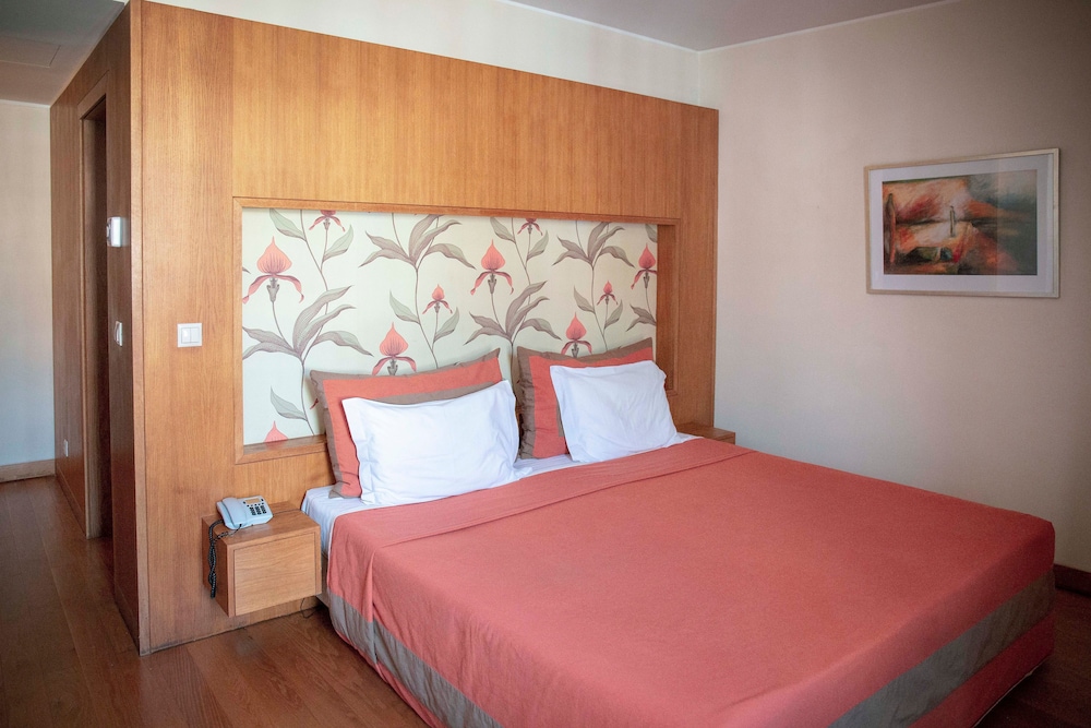 Apartamentos Turisticos Atlantida — Hotel rooms in Funchal, Madeira