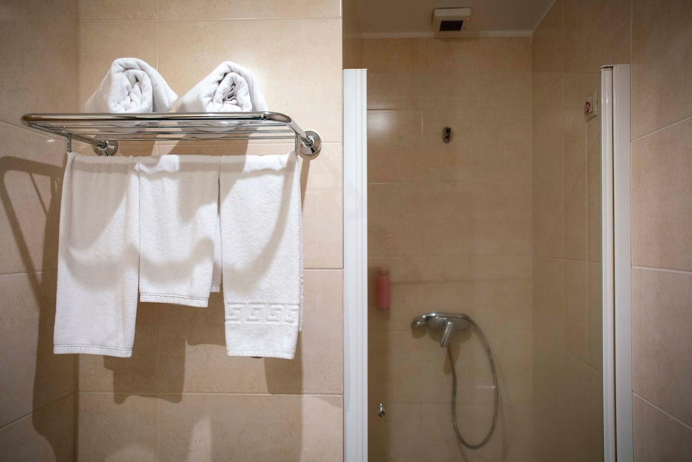 Apartamentos Turisticos Atlantida — Hotel rooms in Funchal, Madeira