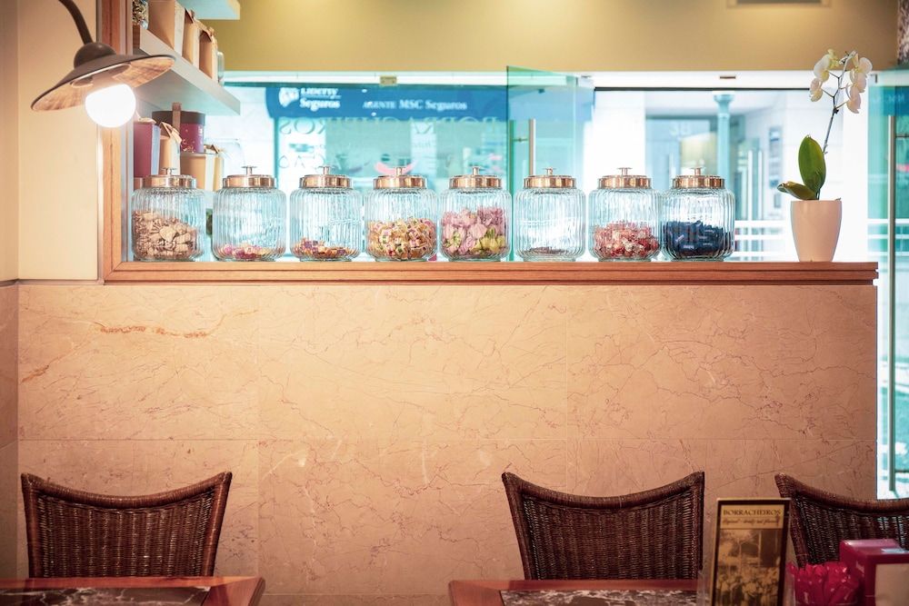 Apartamentos Turisticos Atlantida — Restaurant & bars in Funchal, Madeira