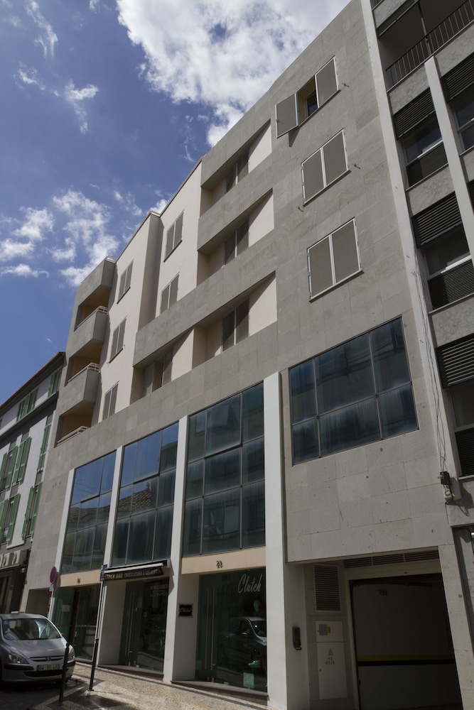 Apartamentos Turisticos Atlantida — Hotel building in Funchal, Madeira