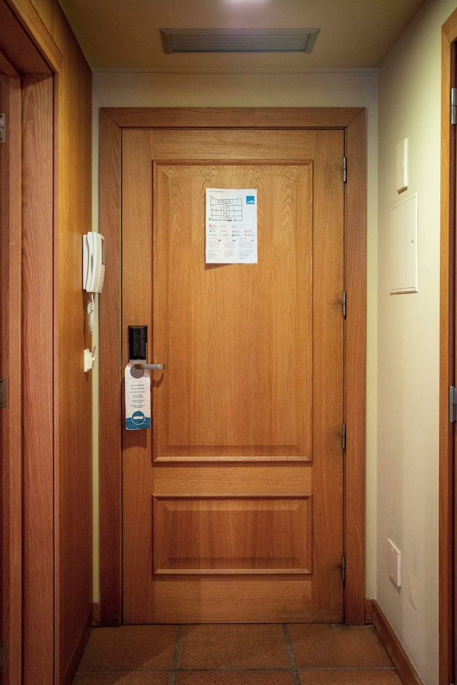 Apartamentos Turisticos Atlantida — Hotel rooms in Funchal, Madeira