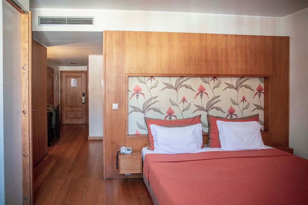 Apartamentos Turisticos Atlantida — Hotel rooms in Funchal, Madeira