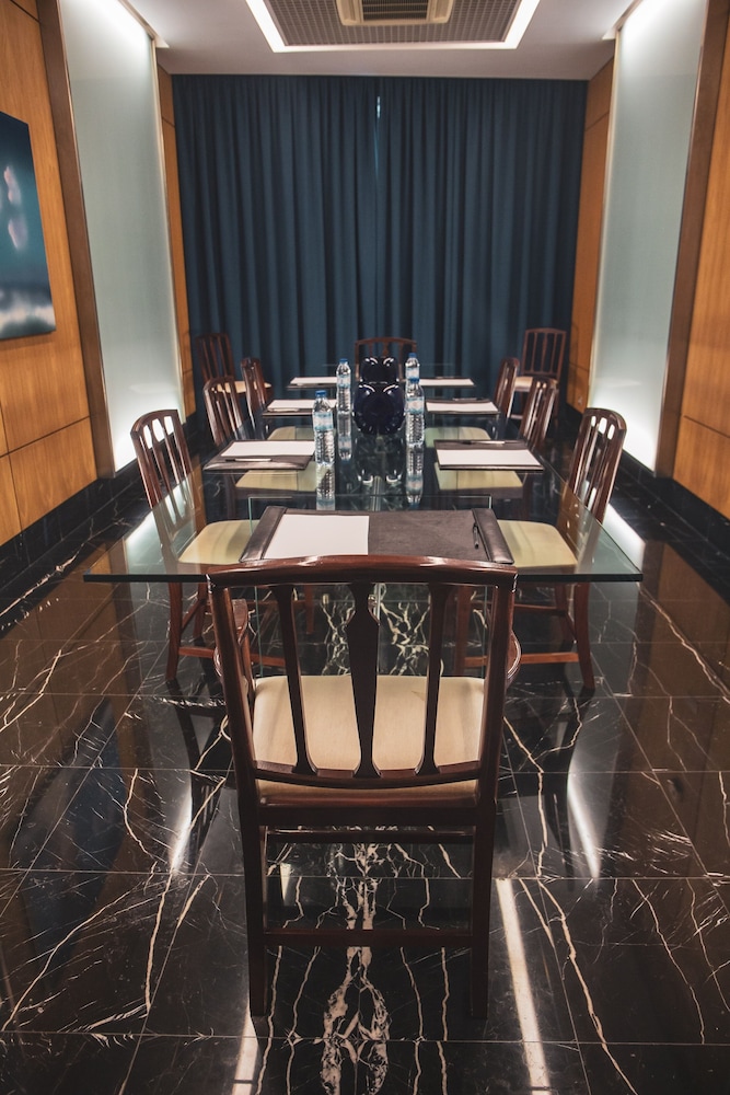 Apartamentos Turisticos Atlantida — Restaurant & bars in Funchal, Madeira