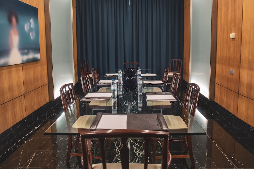 Apartamentos Turisticos Atlantida — Restaurant & bars in Funchal, Madeira