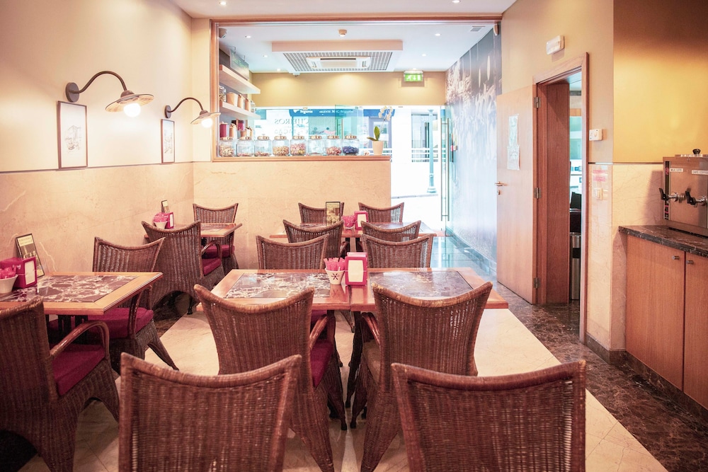 Apartamentos Turisticos Atlantida — Restaurant & bars in Funchal, Madeira