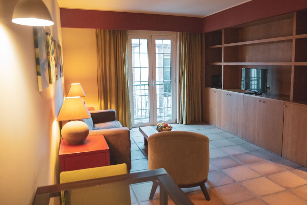 Apartamentos Turisticos Atlantida — Hotel rooms in Funchal, Madeira