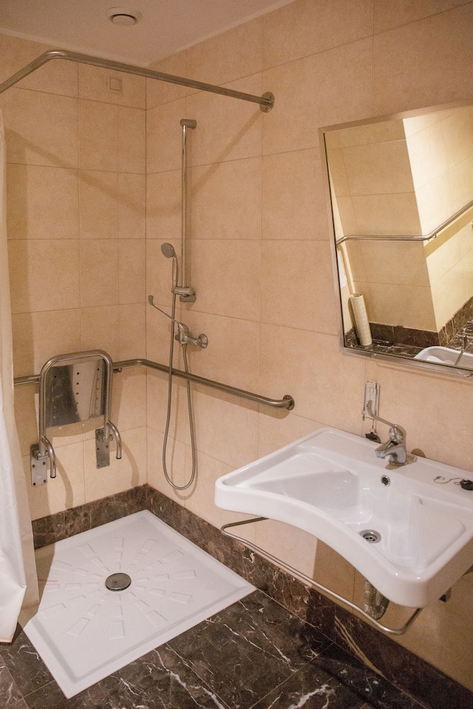 Apartamentos Turisticos Atlantida — Hotel rooms in Funchal, Madeira