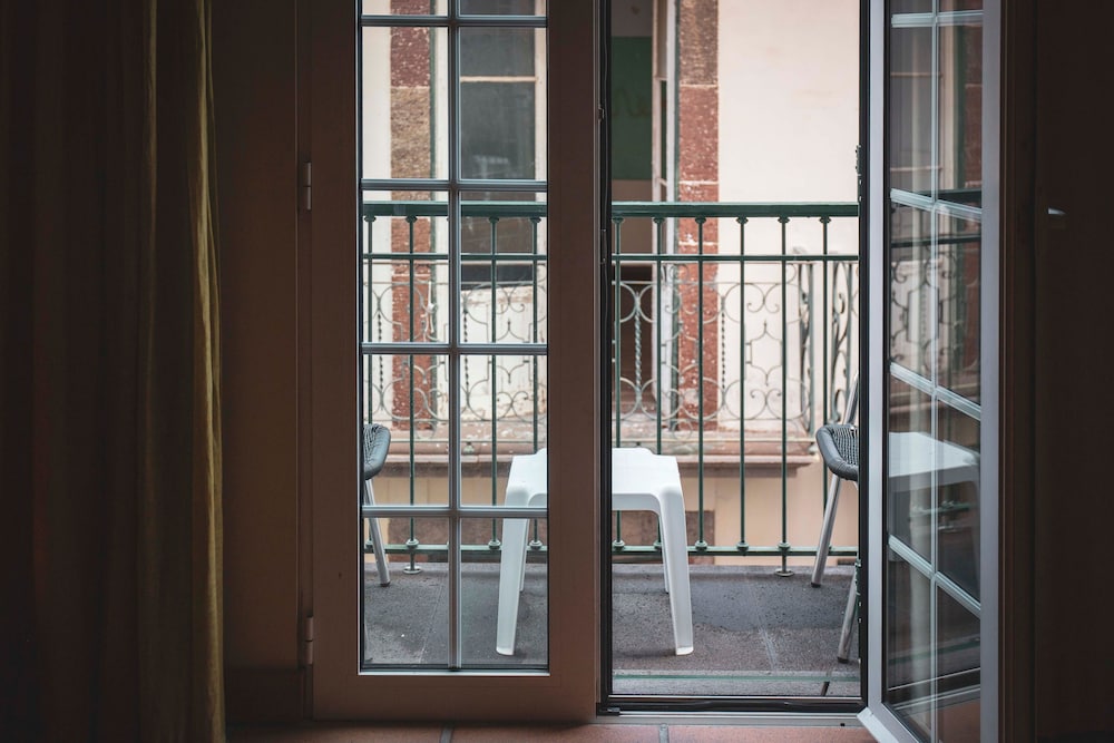 Apartamentos Turisticos Atlantida — Hotel rooms in Funchal, Madeira