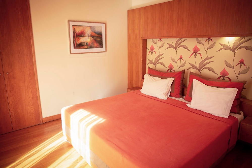 Apartamentos Turisticos Atlantida — Hotel rooms in Funchal, Madeira