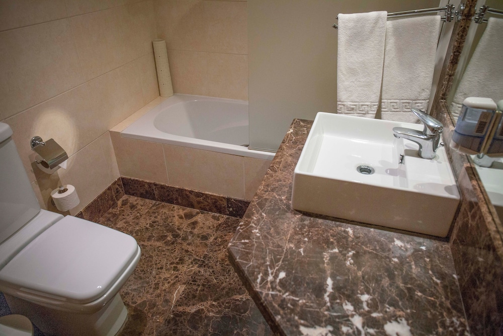 Apartamentos Turisticos Atlantida — Hotel rooms in Funchal, Madeira