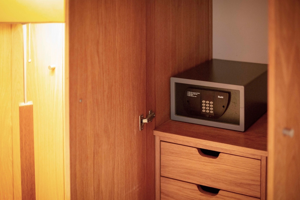 Apartamentos Turisticos Atlantida — Hotel rooms in Funchal, Madeira