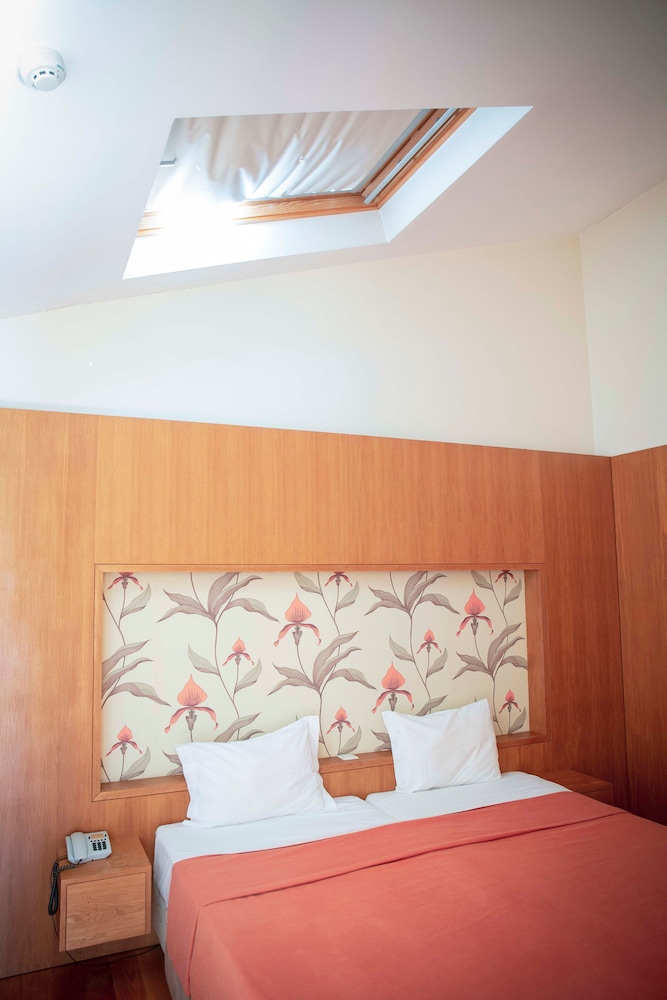 Apartamentos Turisticos Atlantida — Hotel rooms in Funchal, Madeira