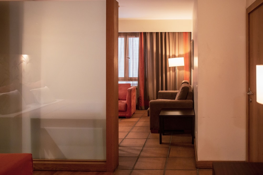 Apartamentos Turisticos Atlantida — Hotel rooms in Funchal, Madeira