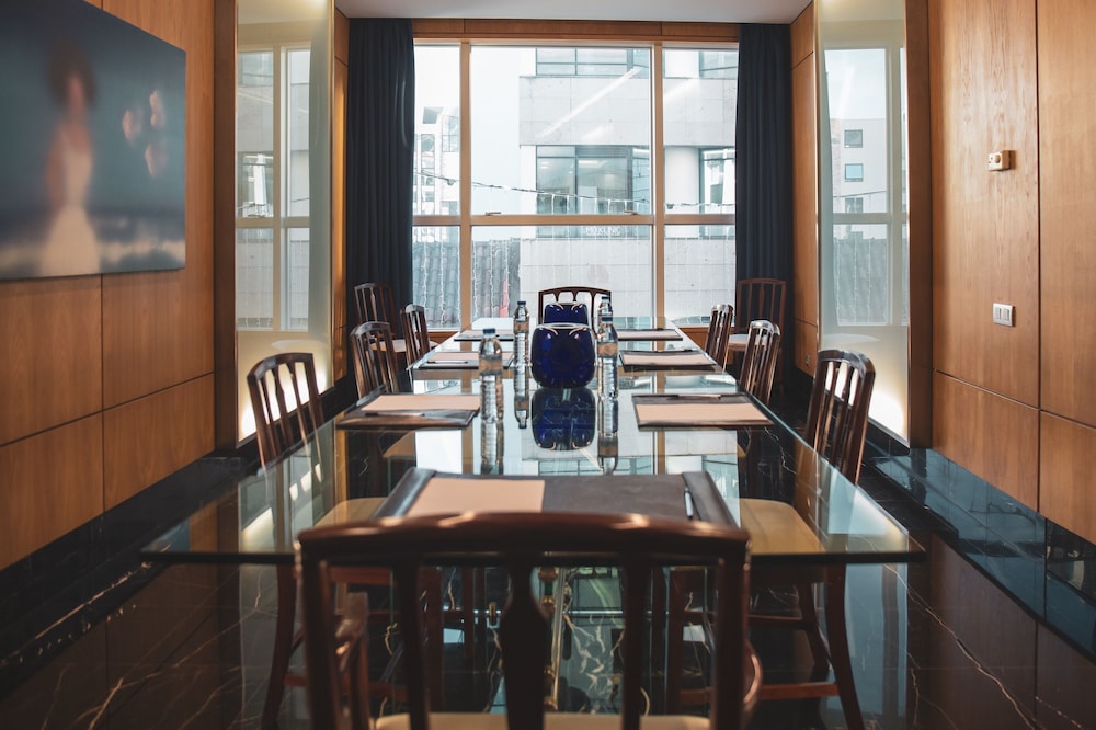 Apartamentos Turisticos Atlantida — Restaurant & bars in Funchal, Madeira
