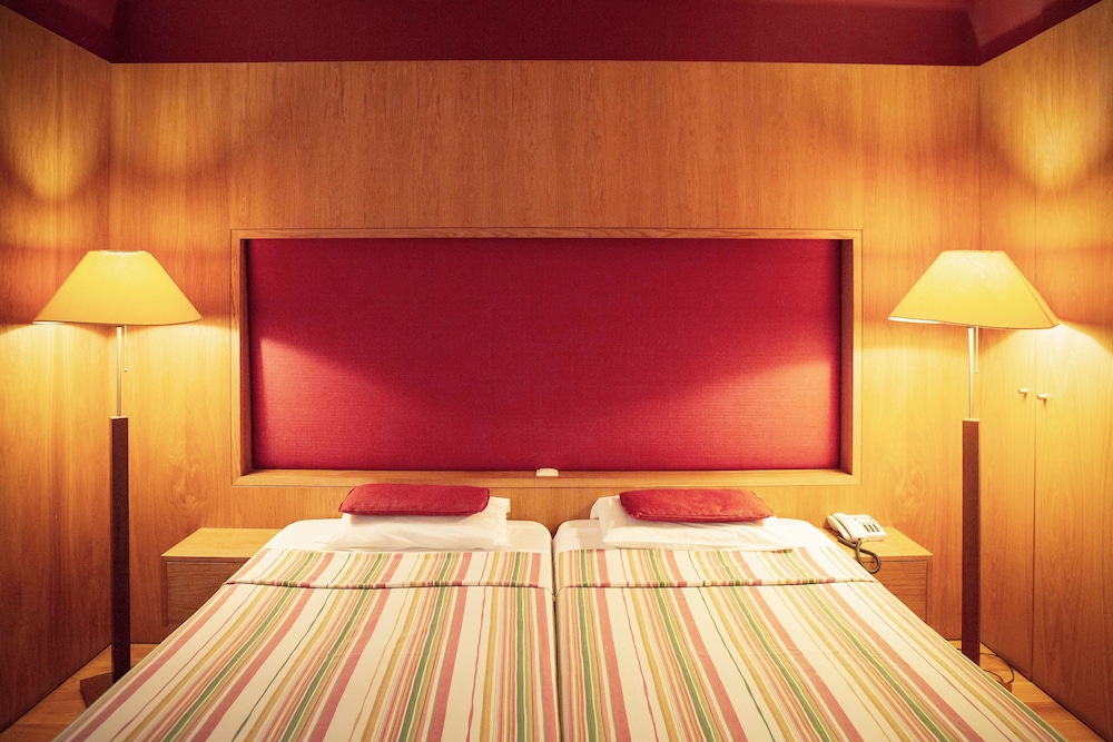 Apartamentos Turisticos Atlantida — Hotel rooms in Funchal, Madeira