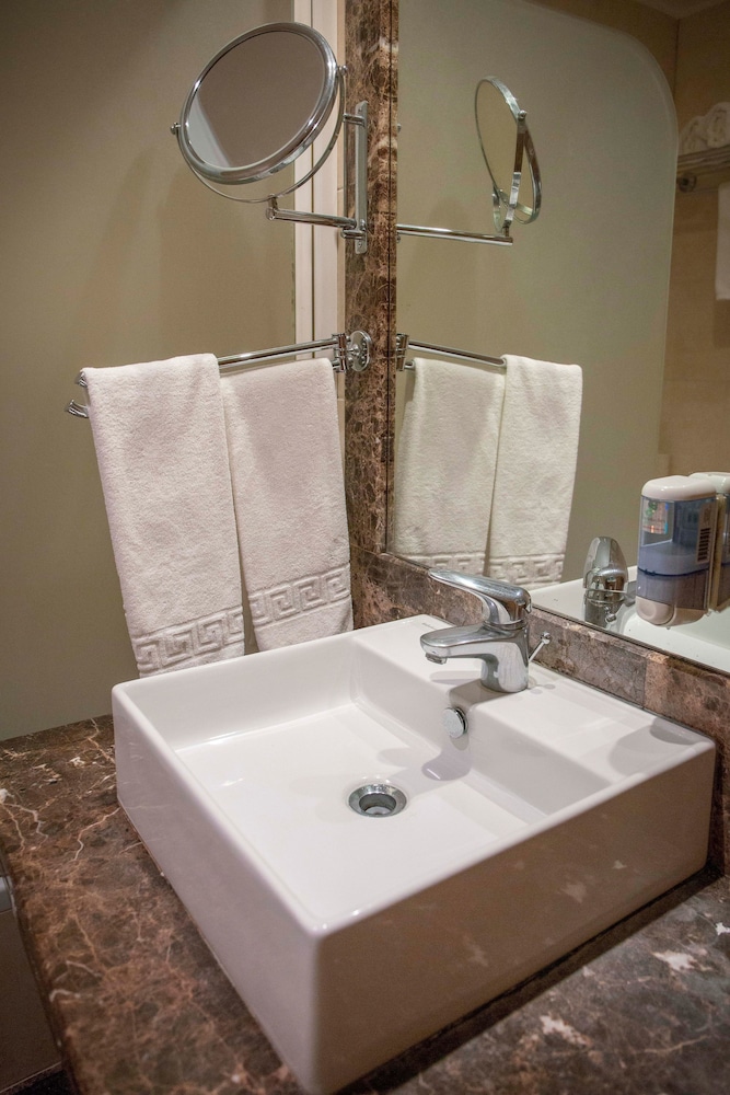 Apartamentos Turisticos Atlantida — Hotel rooms in Funchal, Madeira