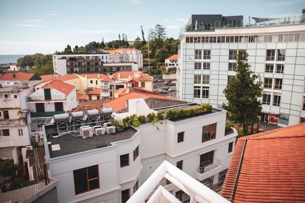 Apartamentos Turisticos Atlantida — Main photo in Funchal, Madeira