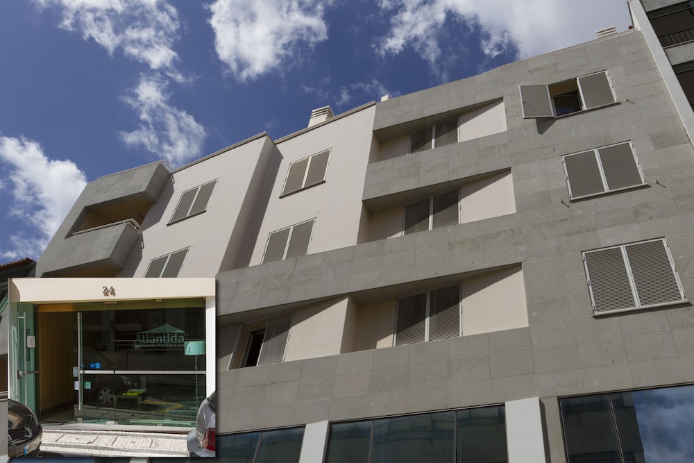 Apartamentos Turisticos Atlantida — Hotel building in Funchal, Madeira