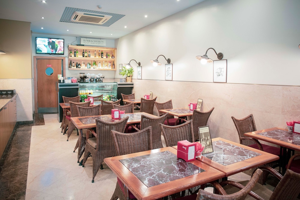 Apartamentos Turisticos Atlantida — Restaurant & bars in Funchal, Madeira