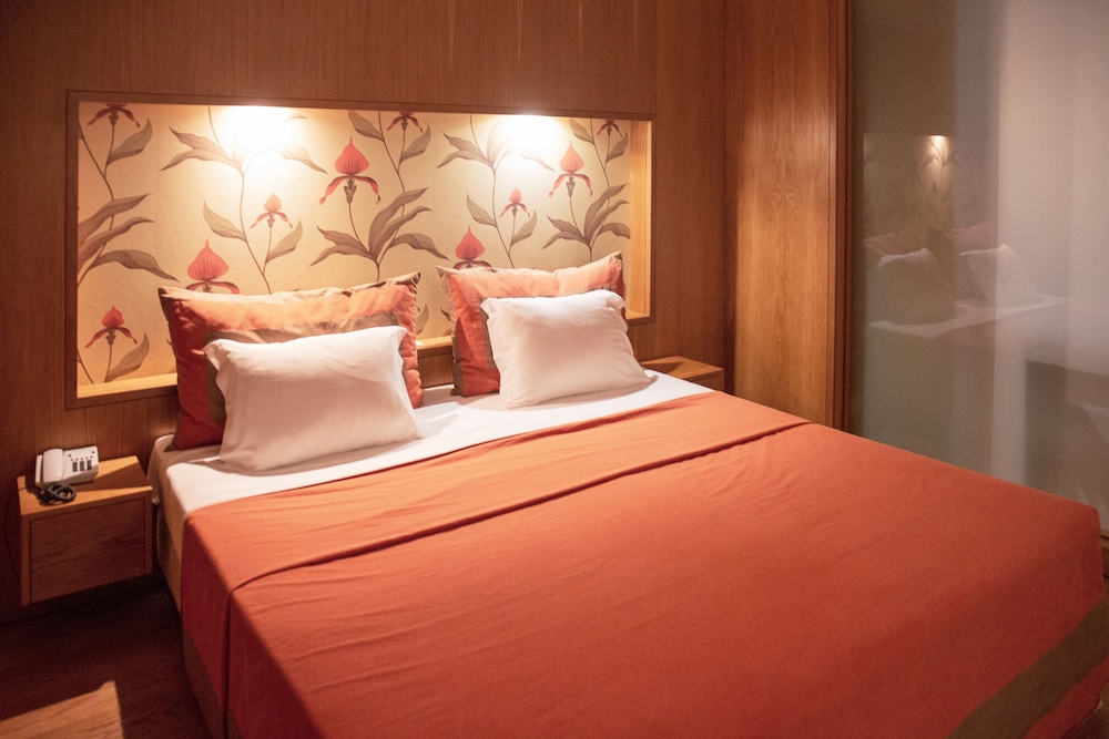 Apartamentos Turisticos Atlantida — Hotel rooms in Funchal, Madeira