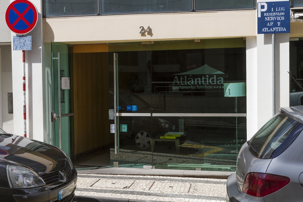 Apartamentos Turisticos Atlantida — Hotel building in Funchal, Madeira