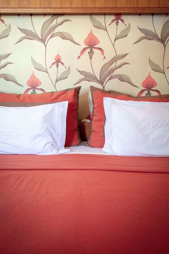 Apartamentos Turisticos Atlantida — Hotel rooms in Funchal, Madeira