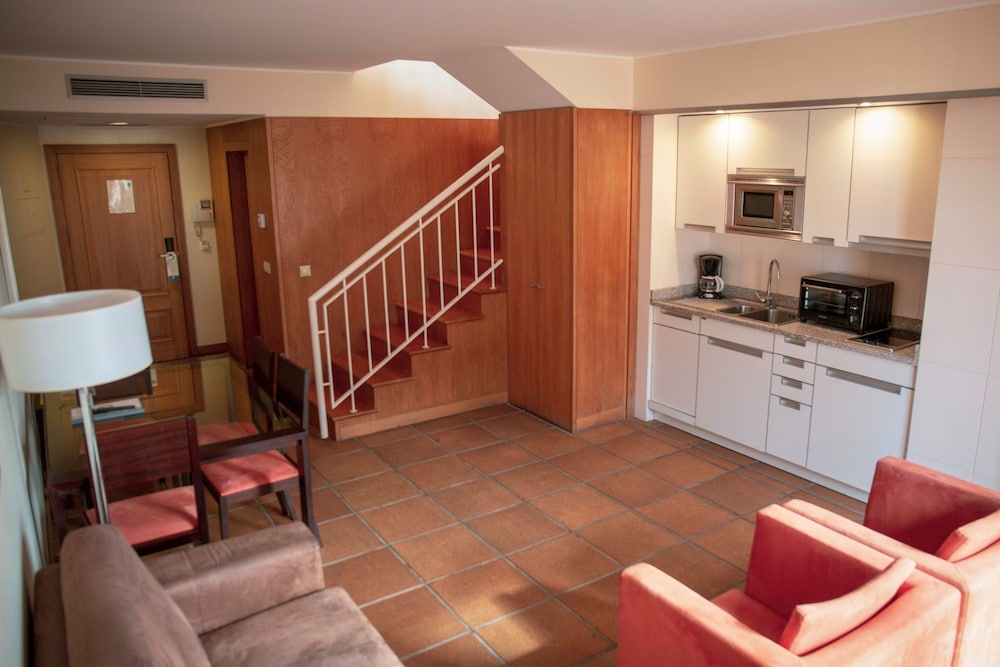 Apartamentos Turisticos Atlantida — Hotel rooms in Funchal, Madeira