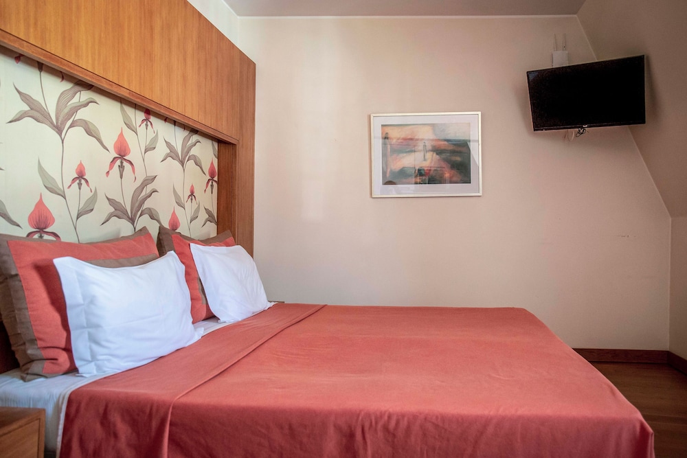 Apartamentos Turisticos Atlantida — Hotel rooms in Funchal, Madeira
