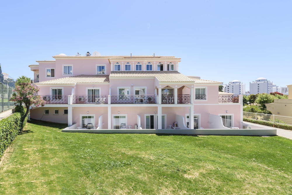 Clube Vilarosa — Hotel building in Portimão, Faro