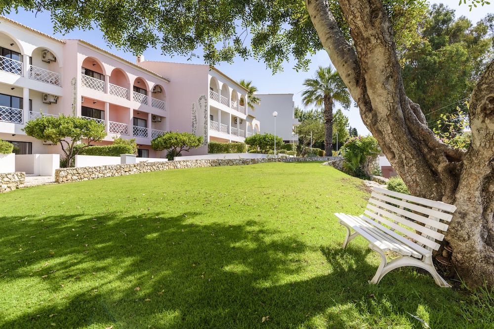 Clube Vilarosa — Hotel building in Portimão, Faro