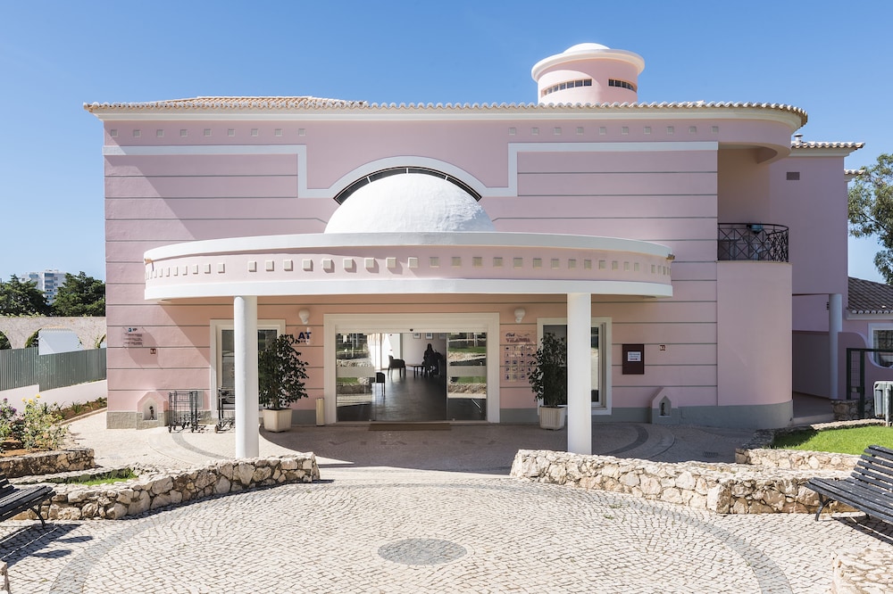 Clube Vilarosa — Hotel building in Portimão, Faro