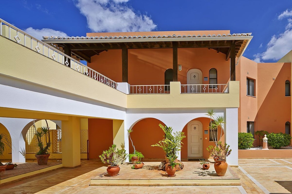 Four Seasons Vilamoura — Hotel building in Vilamoura, Faro