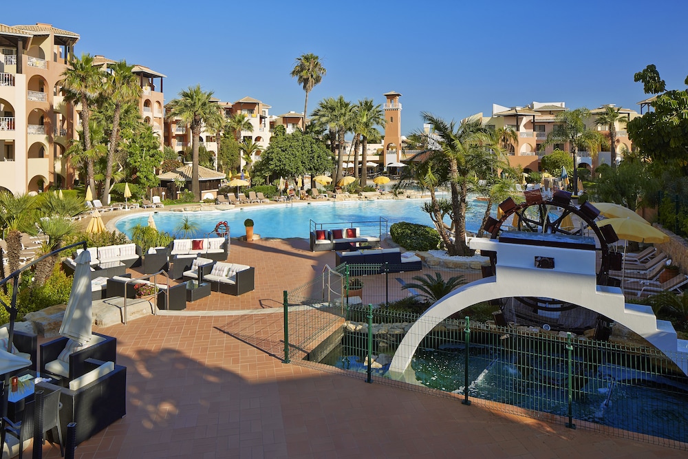 Four Seasons Vilamoura — Swimming pool in Vilamoura, Faro