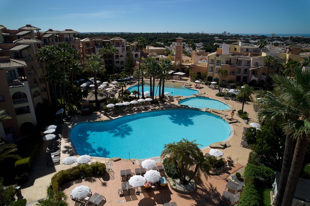 Four Seasons Vilamoura — Swimming pool in Vilamoura, Faro