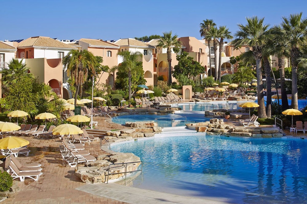 Four Seasons Vilamoura — Swimming pool in Vilamoura, Faro
