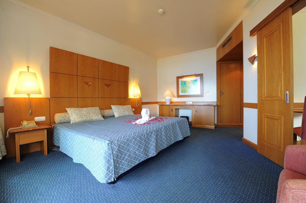 Monte Mar Palace Hotel — Hotel rooms in São Vicente, Madeira