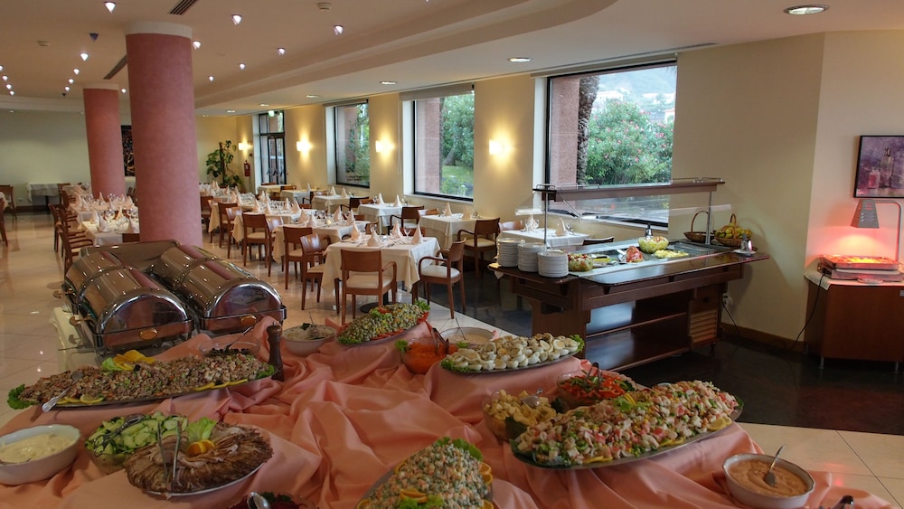 Monte Mar Palace Hotel — Restaurant & bars in São Vicente, Madeira