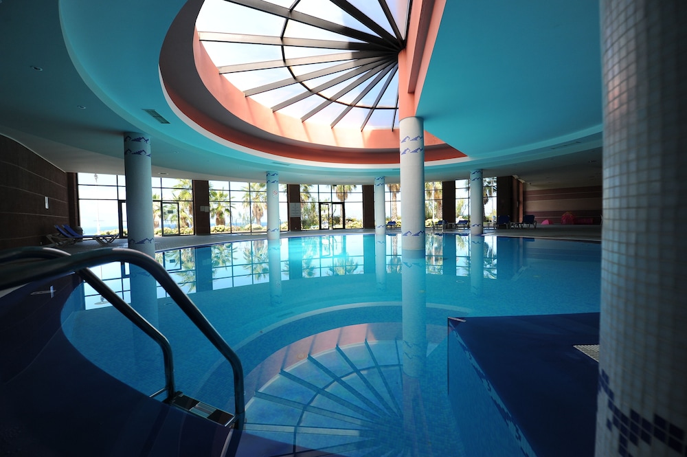 Monte Mar Palace Hotel — Swimming pool in São Vicente, Madeira