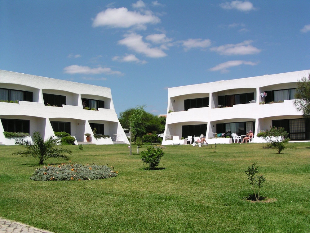 Quinta das Figueirinhas & Quintinha Village — Hotel building in Armação de Pêra, Faro