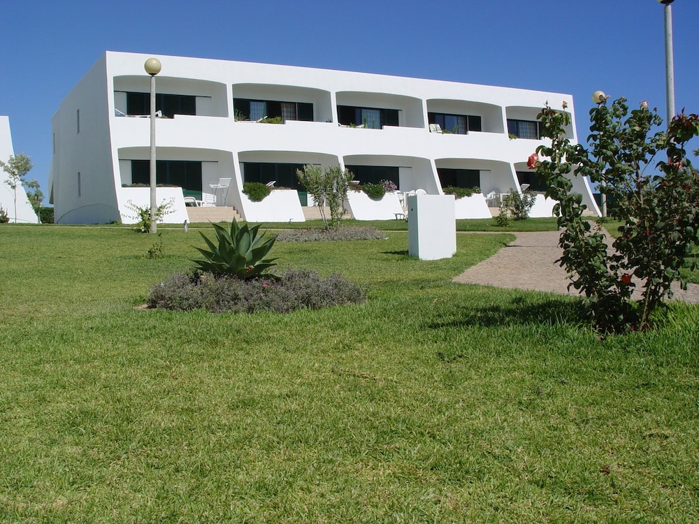 Quinta das Figueirinhas & Quintinha Village — Hotel building in Armação de Pêra, Faro