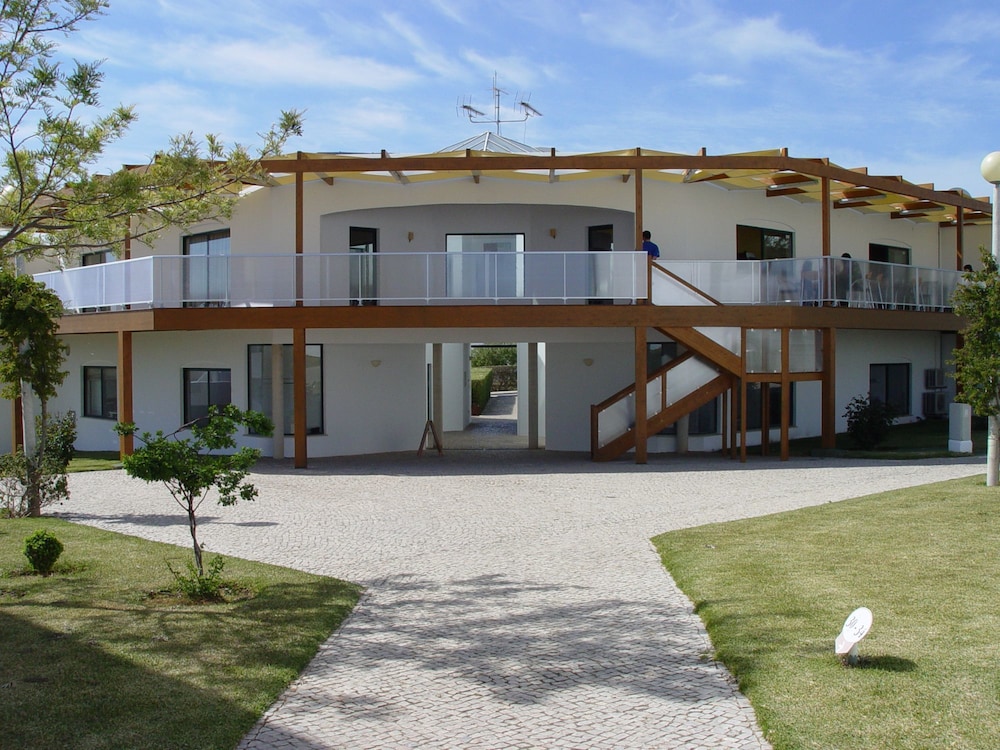 Quinta das Figueirinhas & Quintinha Village — Hotel building in Armação de Pêra, Faro