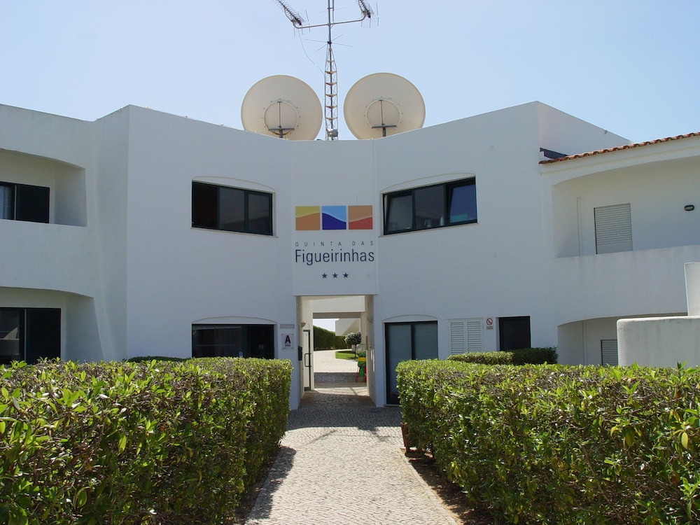 Quinta das Figueirinhas & Quintinha Village — Hotel building in Armação de Pêra, Faro