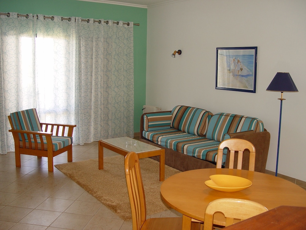 Quinta das Figueirinhas & Quintinha Village — Hotel rooms in Armação de Pêra, Faro