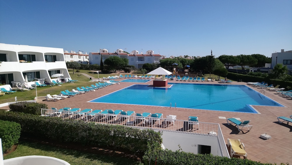 Quinta das Figueirinhas & Quintinha Village — Swimming pool in Armação de Pêra, Faro