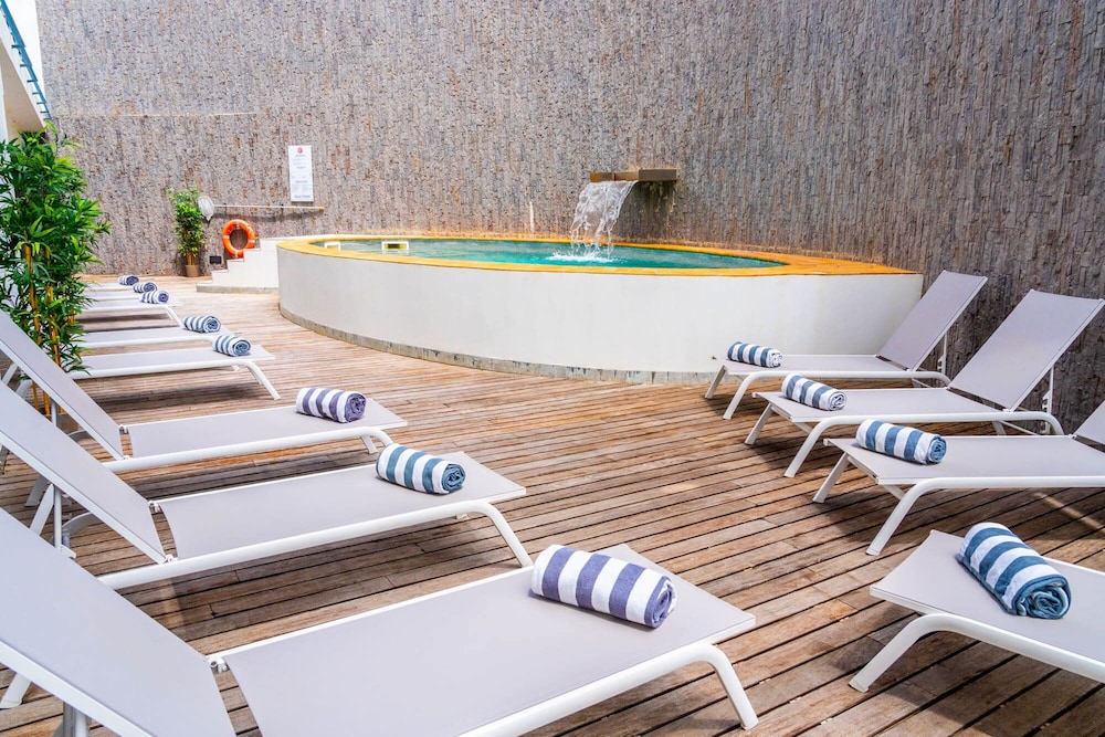 Villa Doris Suites — Swimming pool in Lagos, Faro