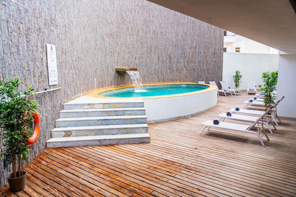 Villa Doris Suites — Swimming pool in Lagos, Faro