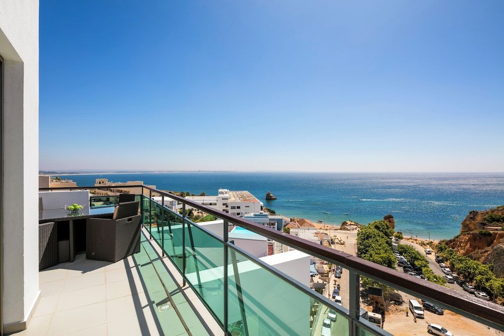 Villa Doris Suites image